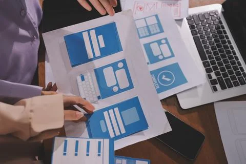 Close up ux developer and ui designer brainstorming about mobile app interf.. 스톡 사진