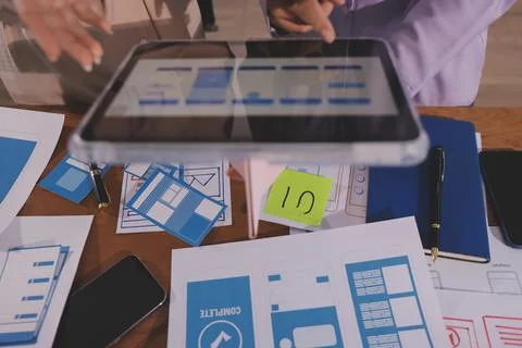 Close up ux developer and ui designer brainstorming about mobile app interf.. 스톡 사진