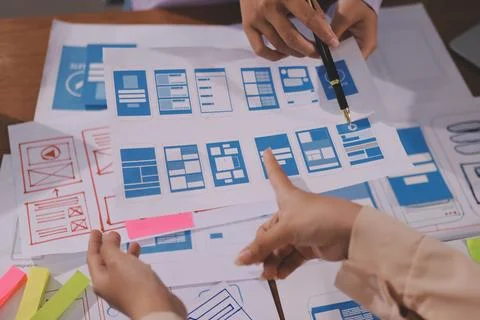 Close up ux developer and ui designer brainstorming about mobile app interf.. Foto stock