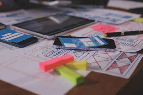Close up ux developer and ui designer brainstorming about mobile app interf.. Foto stock
