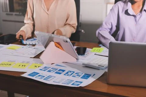 Close up ux developer and ui designer brainstorming about mobile app interf.. 스톡 사진