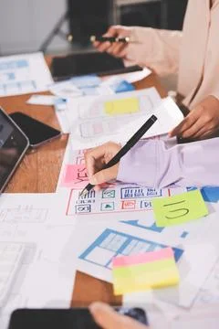 Close up ux developer and ui designer brainstorming about mobile app interf.. 스톡 사진