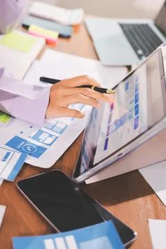 Close up ux developer and ui designer brainstorming about mobile app interf.. 스톡 사진