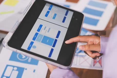 Close up ux developer and ui designer brainstorming about mobile app interf.. 스톡 사진