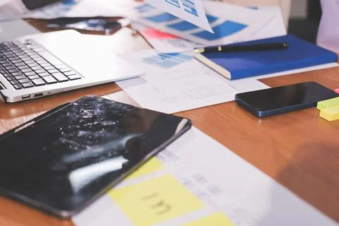 Close up ux developer and ui designer brainstorming about mobile app interf.. 스톡 사진