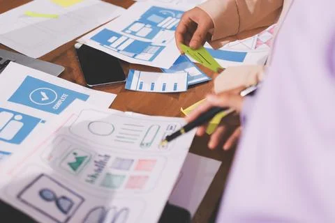 Close up ux developer and ui designer brainstorming about mobile app interf.. 스톡 사진