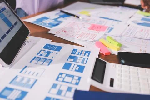 Close up ux developer and ui designer brainstorming about mobile app interf.. Foto stock