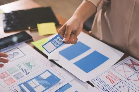 Close up ux developer and ui designer brainstorming about mobile app interf.. 스톡 사진