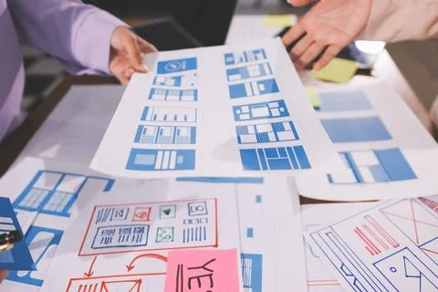 Close up ux developer and ui designer brainstorming about mobile app interf.. 스톡 사진