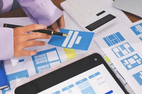 Close up ux developer and ui designer brainstorming about mobile app interf.. 스톡 사진