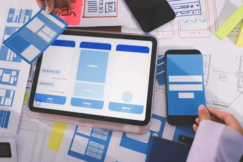 Close up ux developer and ui designer brainstorming about mobile app interf.. 스톡 사진
