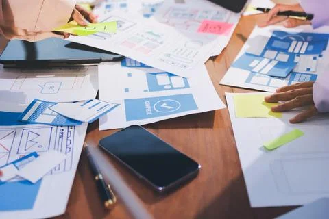 Close up ux developer and ui designer brainstorming about mobile app interf.. 스톡 사진