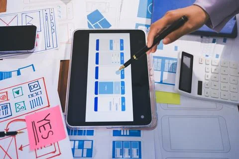 Close up ux developer and ui designer brainstorming about mobile app interf.. 스톡 사진