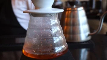 Close up of V60 coffee maker dripping Video stock 85616323