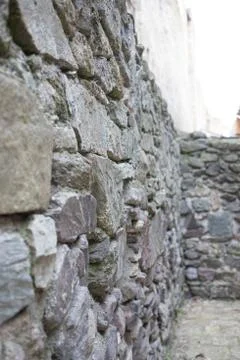 Close up of various shaped stone wall of medieval fortress. Foto stock