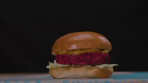 Close Up Of Vegan Burger 库存影片 221184925