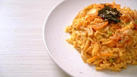 Close-up of vegetable fried rice in a white bowl Stock-Fotos