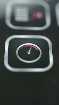 Close-up vertical animation shows a semicircular performance gauge Fotos Stock