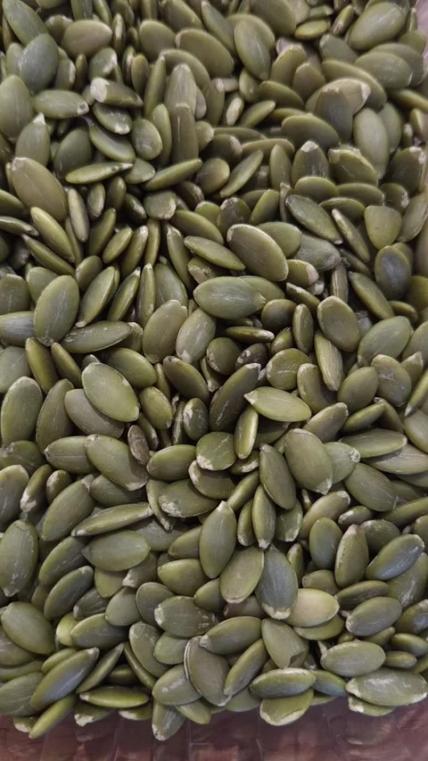 Close up vertical video of pumpkin seeds, food texture detail for healthy snack Vídeo Stock 336947677