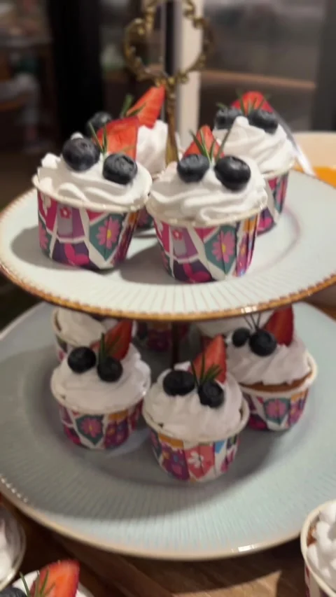 Close up vertical video of vanilla cupcakes Video stock 325417537