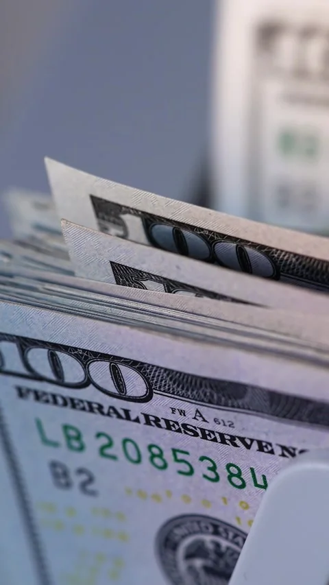 Close up video of cash counting machine processing american 100 dollar bill.. Stock Footage 337597398