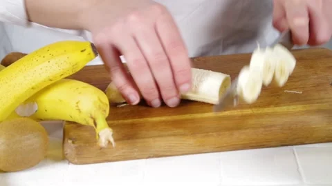 Close-up video of cutting bananas 스톡 동영상 170434750