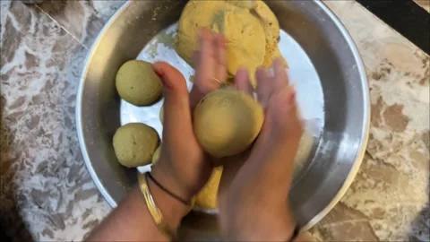 Close up video of making round wheat dough balls for cooking Stockbeeldmateriaal 315084490