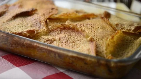 Close-up video pan of Timballo: layers of crepes, artichokes, meat, cheese,.. Vídeos de archivo 281979405