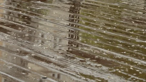 Close up video of some rain drops falling on a wooden platform. Stock-Footage 102985691