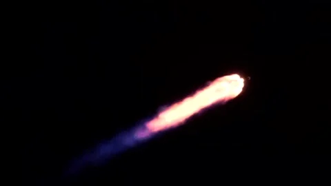 Close-Up Video of a Space Rocket Flying in the Dark Sky at Night Time Vidéo 252650822