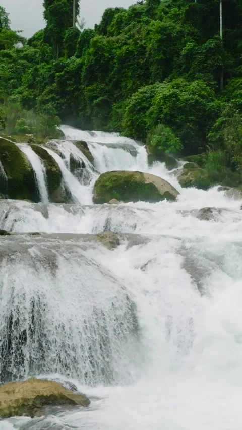 Close up view of Aliwagwag Falls. Stock Footage 243818252