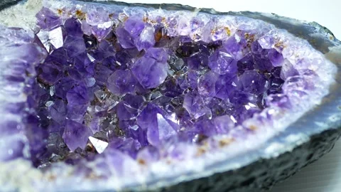 Close-up view of the Amethyst Geode. Stockbeeldmateriaal 145503417