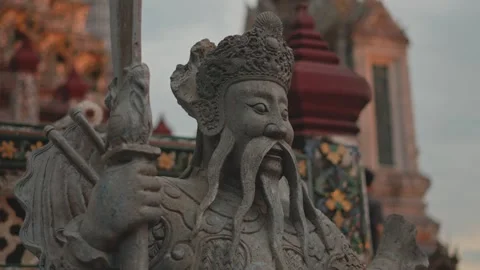 Close up view of an ancient chinese warrior stone statue at the wat arun temple Видео 346799722
