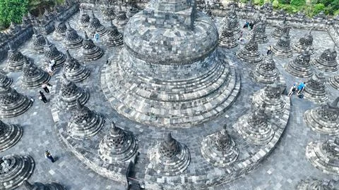 Close-up view of ancient stone stupas at Borobudur Temple, a UNESCO World Her Fotos de archivo