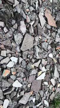 Close up view of assorted jagged stones and fragments in various colors scatt Foto stock