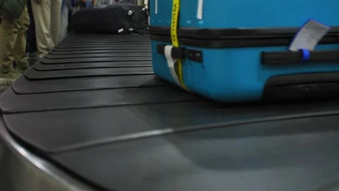 Close up view of the baggage conveyor transporting suitcases at an airport, 4k Stock-Footage 346704295