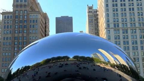Close up view of the Bean Cloud Gate in Chicago with walking people and skyline Stock Footage 319046608