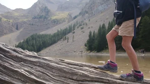 Close up view of boy walking on tree log Vídeos de archivo 252845513