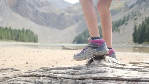 Close up view of boy walking on tree log Vídeos de archivo 252847535