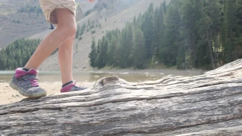 Close up view of boy walking on tree log Vídeos de archivo 252848386