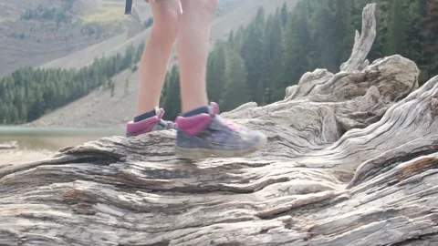 Close up view of boy walking on tree log Vídeos de archivo 252848470