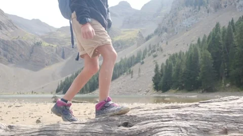 Close up view of boy walking on tree log Vídeos de archivo 252848706