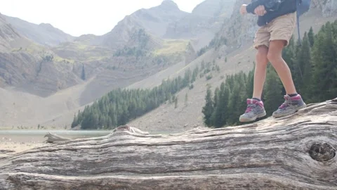 Close up view of boy walking on tree log Vídeos de archivo 252848826