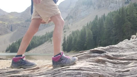 Close up view of boy walking on tree log Vídeos de archivo 252848973