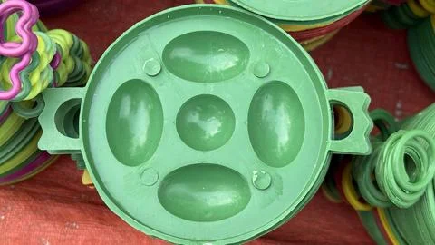 Close up view of a bright green plastic tray designed for kitchen or craft pr Foto stock