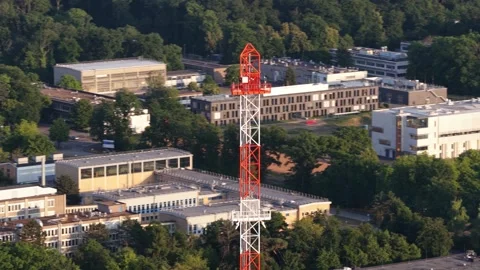 Close-up view of the broadcast antenna tower at the Forschungszentrum Jlich 스톡 동영상 311816626