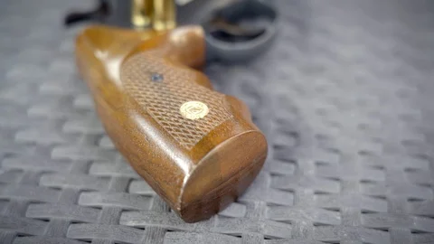 Close up view of bullets and handgun Vidéo 95889177