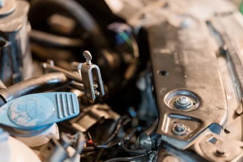 Close-up View of a Car Engine with Mechanical Components Foto stock