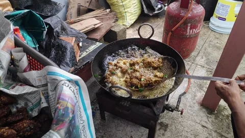 Close-up view of chicken kebabs being fried in hot oil in a large pan on a .. Stock-Footage 337037834