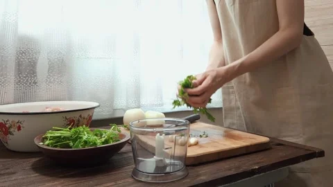 Close-up view of chopping parsley, garlic and onion in blender Stock Footage 278510858